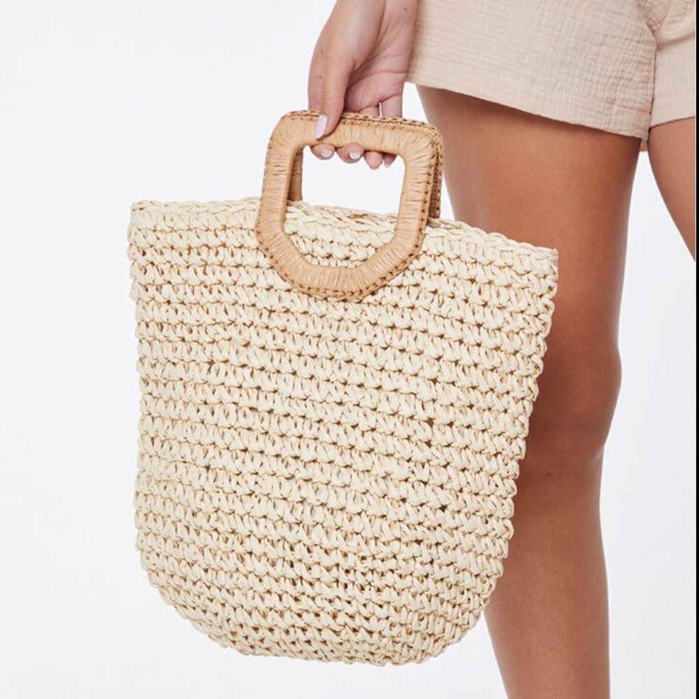⚠️ 5/25$ Forever 21 woven straw bag with brown handles/magnetic closure